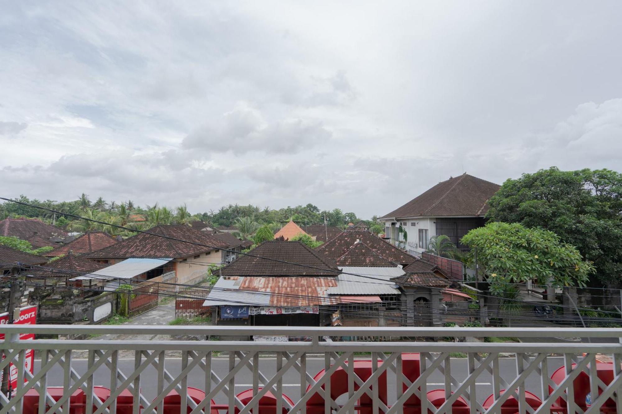 Reddoorz Near Ubud Village Сукавати Экстерьер фото